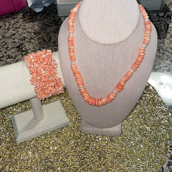 Coral necklace with matching bracelet - Picture 1 of 5